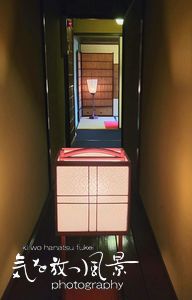東山のお茶屋の廊下で 東山のお茶屋の廊下で