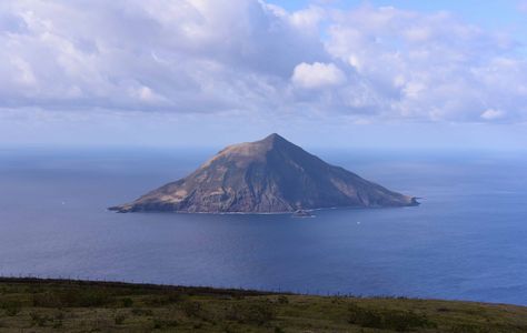 八丈富士ふれあい牧場から八丈小島を望む 八丈富士ふれあい牧場から八丈小島を望む